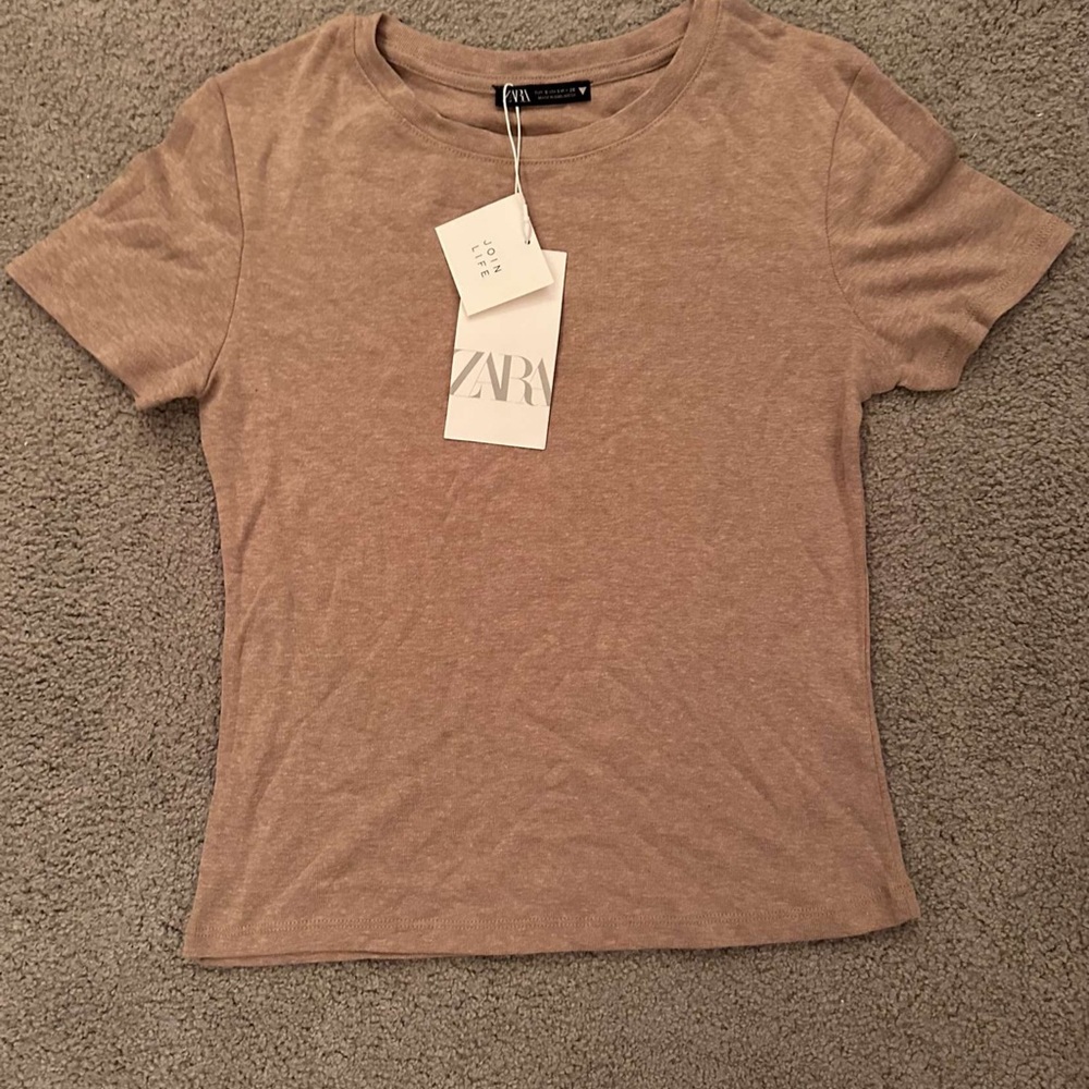 Tan / brown t-shirt